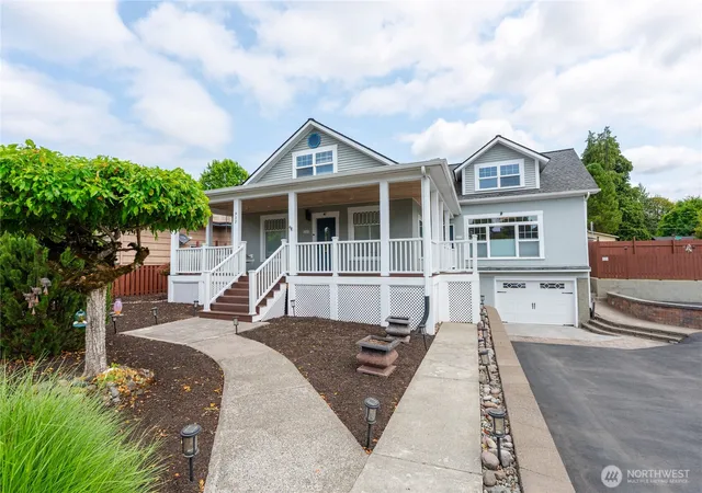Photo 3 of Sale Pending at 322 NE Kirby Ave, Castle Rock, WA 98611 | MLS# NWM2561644 | Listing updated on 2026-09-30