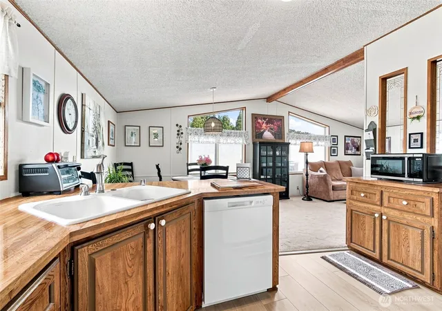 Photo 4 of Manufactured home for sale at 802 Cottonwood Dr, Enumclaw, WA 98022 | MLS# NWM2561646 | Listing updated on 2026-09-23