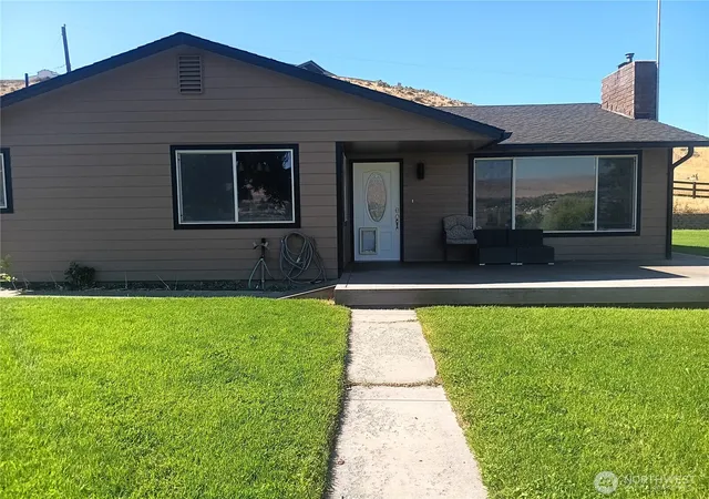 Photo 1 of Single family home for sale at 260 Adobe Way, Selah, WA 98942 | MLS# NWM2561650 | Listing updated on 2026-09-23