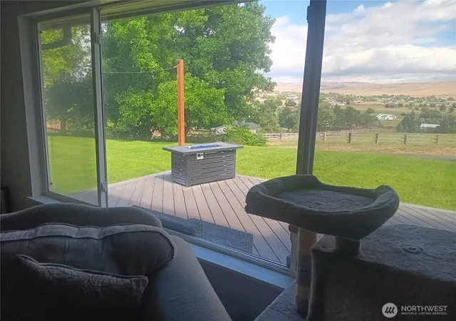Photo 3 of Single family home for sale at 260 Adobe Way, Selah, WA 98942 | MLS# NWM2561650 | Listing updated on 2026-09-23