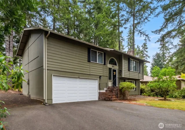 Photo 3 of Sale Pending at 591 E Country Clb Dr, Union, WA 98592 | MLS# NWM2561700 | Listing updated on 2026-09-25