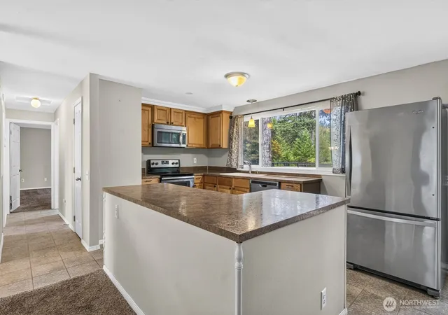 Photo 4 of Sale Pending at 591 E Country Clb Dr, Union, WA 98592 | MLS# NWM2561700 | Listing updated on 2026-09-25