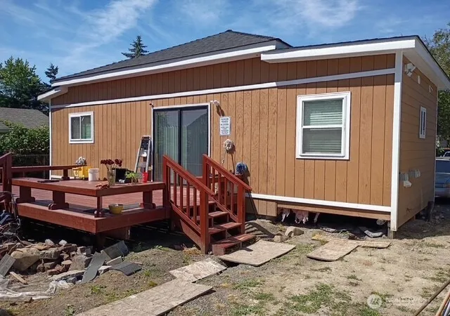 Photo 2 of Sale Pending at 716 Railroad Ave S, Kent, WA 98032 | MLS# NWM2561704 | Listing updated on 2026-09-25