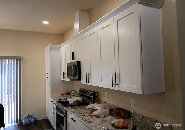 Photo 4 of Sale Pending at 716 Railroad Ave S, Kent, WA 98032 | MLS# NWM2561704 | Listing updated on 2026-09-25