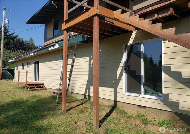 Photo 3 of Sale Pending at 1012 Haek Ln, Aberdeen, WA 98520 | MLS# NWM2561709 | Listing updated on 2026-09-21