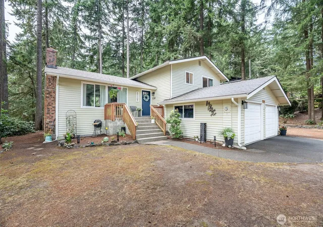 Photo 2 of Single family home for sale at 14102 Nw 56th Avenue, Gig Harbor, WA 98332 | MLS# NWM2561728 | Listing updated on 2026-09-29