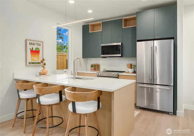 Photo 4 of Sale Pending at 110 29th Avenue E, Seattle, WA 98112 | MLS# NWM2561804 | Listing updated on 2026-09-25