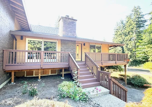 Photo 3 of Townhouse for sale at 17120 Ne 2nd Place, Bellevue, WA 98008 | MLS# NWM2561818 | Listing updated on 2026-10-01