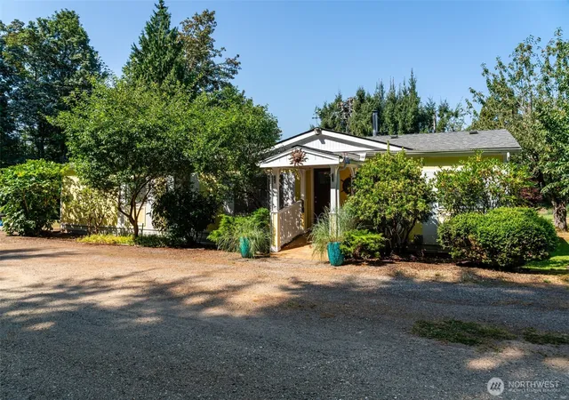 Photo 2 of Manufactured home for sale at 8412 Eikleberry Ct, Sedro Woolley, WA 98284 | MLS# NWM2561839 | Listing updated on 2026-09-21