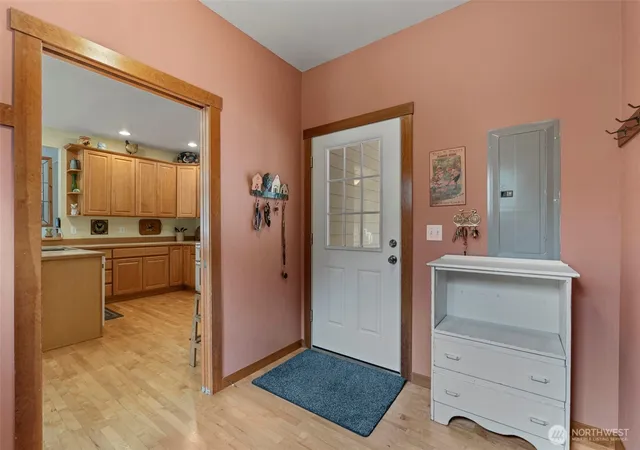 Photo 4 of Sale Pending at 375 Curtis Hl Rd, Chehalis, WA 98532 | MLS# NWM2561853 | Listing updated on 2026-10-03
