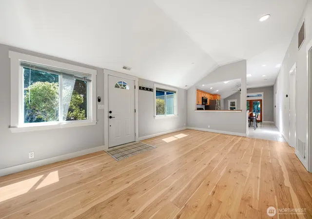Photo 4 of Sale Pending at 12721 27th Avenue NE, Seattle, WA 98125 | MLS# NWM2561866 | Listing updated on 2026-10-01
