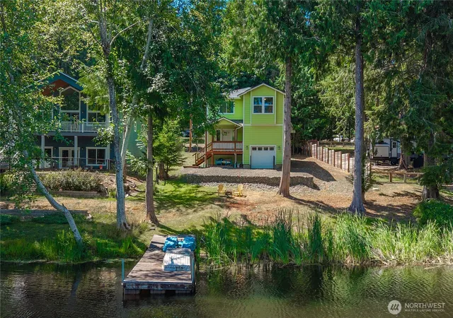 Photo 2 of Single family home for sale at 520 E Lakeshore Dr W, Shelton, WA 98584 | MLS# NWM2561868 | Listing updated on 2026-09-23