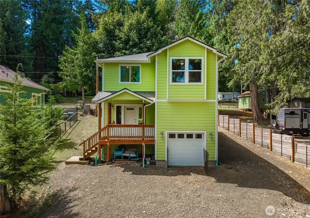 Photo 3 of Single family home for sale at 520 E Lakeshore Dr W, Shelton, WA 98584 | MLS# NWM2561868 | Listing updated on 2026-09-23