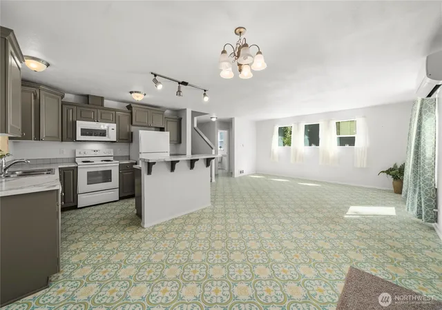 Photo 3 of Single family home for sale at 520 E Lakeshore Dr W, Shelton, WA 98584 | MLS# NWM2561868 | Listing updated on 2026-09-23