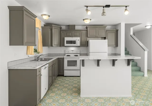 Photo 4 of Single family home for sale at 520 E Lakeshore Dr W, Shelton, WA 98584 | MLS# NWM2561868 | Listing updated on 2026-09-23