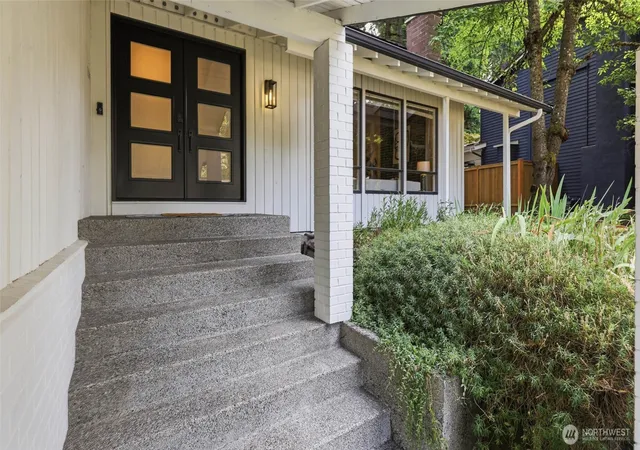 Photo 3 of Single family home for sale at 7520 86th Avenue Se, Mercer Island, WA 98040 | MLS# NWM2561893 | Listing updated on 2026-10-03