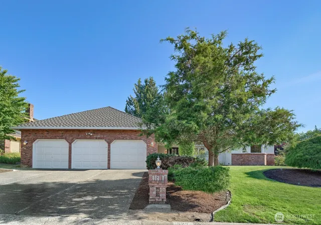 Photo 3 of Single family home for sale at 527 Sw 331st Street, Federal Way, WA 98023 | MLS# NWM2561919 | Listing updated on 2026-09-29
