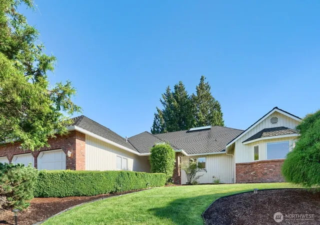 Photo 3 of Single family home for sale at 527 SW 331st Street, Federal Way, WA 98023 | MLS# NWM2561919 | Listing updated on 2026-09-29