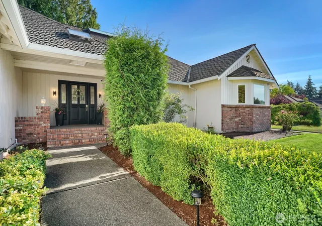 Photo 4 of Single family home for sale at 527 SW 331st Street, Federal Way, WA 98023 | MLS# NWM2561919 | Listing updated on 2026-09-29