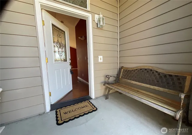 Photo 3 of Single family home for sale at 1382 Nw Kathleen Dr, Oak Harbor, WA 98277 | MLS# NWM2561931 | Listing updated on 2026-09-23