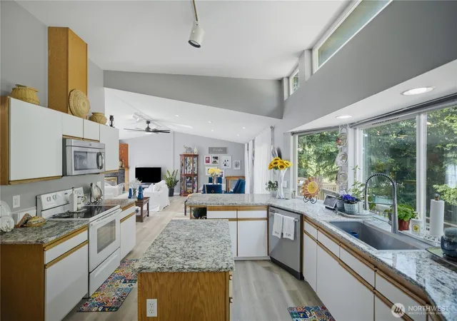 Photo 3 of Single family home for sale at 415 118th Avenue E, Edgewood, WA 98372 | MLS# NWM2561995 | Listing updated on 2026-10-01