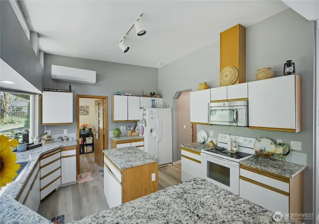 Photo 4 of Single family home for sale at 415 118th Avenue E, Edgewood, WA 98372 | MLS# NWM2561995 | Listing updated on 2026-10-01