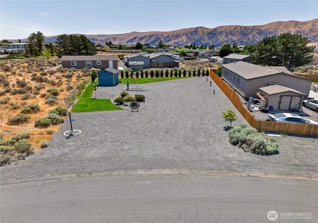 Photo 3 of Sale Pending at 206 Atterberry Dr SW, Mattawa, WA 99349 | MLS# NWM2562011 | Listing updated on 2026-09-25