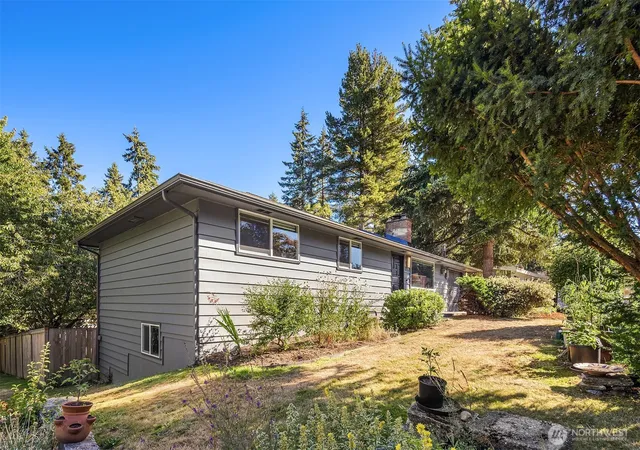 Photo 2 of Single family home for sale at 6416 170th Place Sw, Edmonds, WA 98026 | MLS# NWM2562042 | Listing updated on 2026-10-02