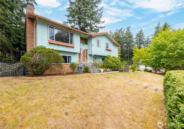 Photo 2 of Single family home for sale at 1127 Sw Fairhaven Dr, Oak Harbor, WA 98277 | MLS# NWM2562101 | Listing updated on 2026-10-03