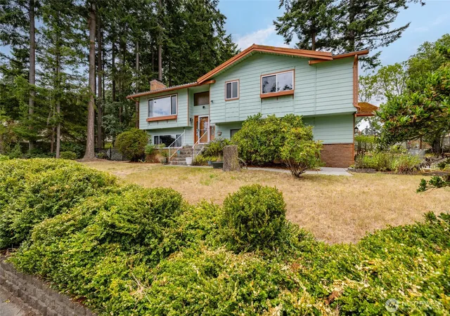 Photo 3 of Single family home for sale at 1127 Sw Fairhaven Dr, Oak Harbor, WA 98277 | MLS# NWM2562101 | Listing updated on 2026-10-03