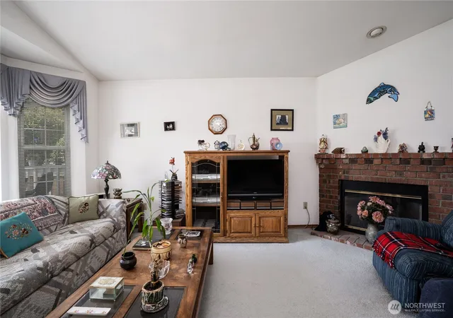 Photo 4 of Single family home for sale at 511 6th Street NW, Puyallup, WA 98371 | MLS# NWM2562106 | Listing updated on 2026-09-23