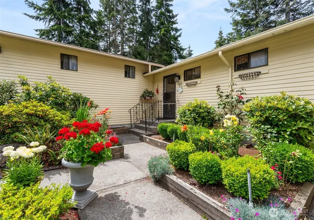 Photo 3 of Single family home for sale at 1111 S 249th Place, Des Moines, WA 98198 | MLS# NWM2562108 | Listing updated on 2026-09-23