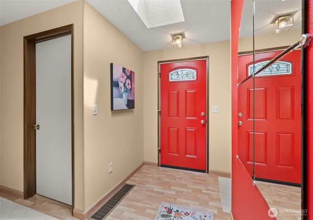 Photo 3 of Single family home for sale at 1111 S 249th Place, Des Moines, WA 98198 | MLS# NWM2562108 | Listing updated on 2026-09-23