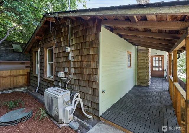 Photo 3 of Single family home for sale at 28243 Manzanita Beach Rd Sw, Vashon, WA 98070 | MLS# NWM2562124 | Listing updated on 2026-09-23
