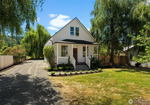 Photo 2 of Single family home for sale at 1408 12th Avenue Se, Puyallup, WA 98372 | MLS# NWM2562137 | Listing updated on 2026-09-28