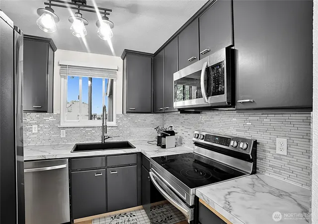 Photo 2 of Townhouse for sale at 10011 Ne 138th Place #A5, Kirkland, WA 98034 | MLS# NWM2562158 | Listing updated on 2026-09-21