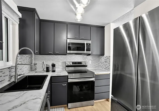 Photo 3 of Townhouse for sale at 10011 Ne 138th Place #A5, Kirkland, WA 98034 | MLS# NWM2562158 | Listing updated on 2026-09-21