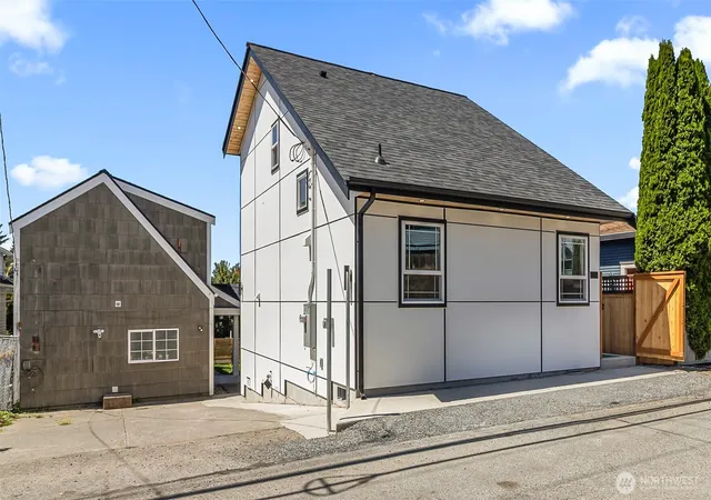 Condo for sale at 2623 Grand Ave #C, Everett, WA 98201 | MLS# NWM2562186 | Listing updated on 2026-09-23
