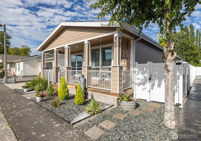 Photo 4 of Manufactured home for sale at 6350 Portay Way #77, Ferndale, WA 98248 | MLS# NWM2562204 | Listing updated on 2026-09-23