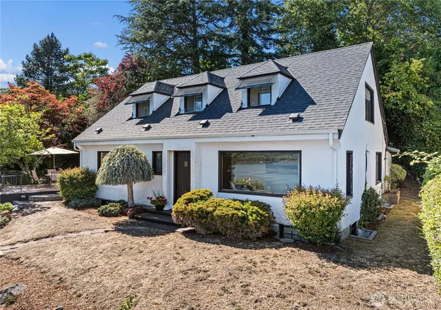 Photo 2 of Single family home for sale at 830 Merrill Pl W, Bremerton, WA 98312 | MLS# NWM2562230 | Listing updated on 2026-10-01