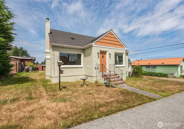 Photo 1 of Single family home for sale at 1316 S Laurel St, Port Angeles, WA 98362 | MLS# NWM2562232 | Listing updated on 2026-09-20