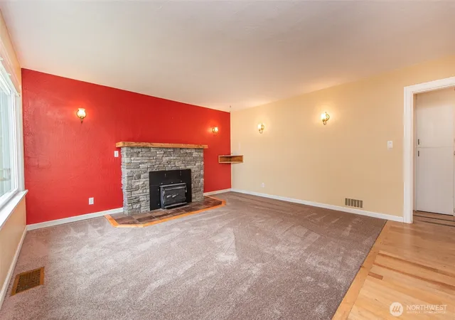 Photo 3 of Single family home for sale at 1316 S Laurel St, Port Angeles, WA 98362 | MLS# NWM2562232 | Listing updated on 2026-09-20