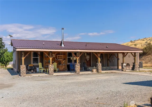 Photo 1 of Manufactured home for sale at 47 Barn Dance Dr, Pateros, WA 98846 | MLS# NWM2562233 | Listing updated on 2026-09-23