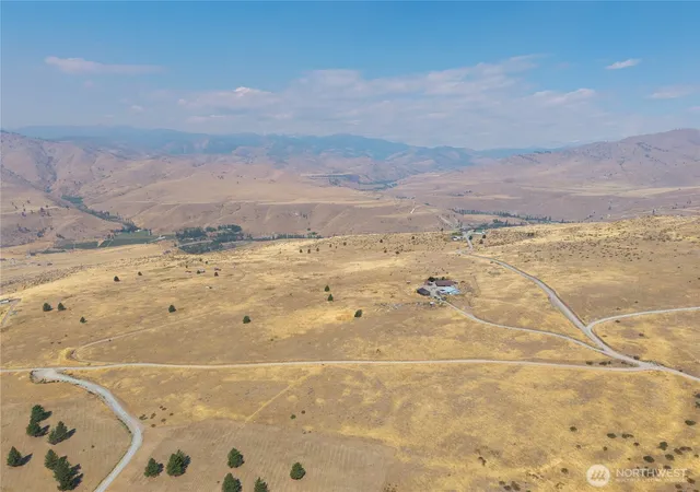 Photo 3 of Manufactured home for sale at 47 Barn Dance Dr, Pateros, WA 98846 | MLS# NWM2562233 | Listing updated on 2026-09-23