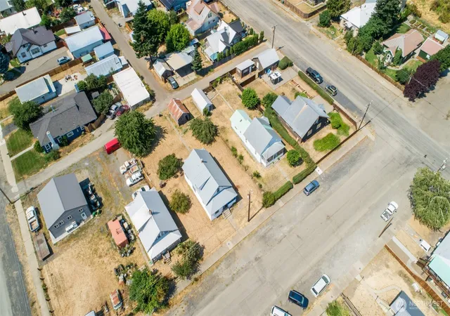 Photo 3 of Single family home for sale at 309 Peoh Ave, Cle Elum, WA 98922 | MLS# NWM2562266 | Listing updated on 2026-09-25