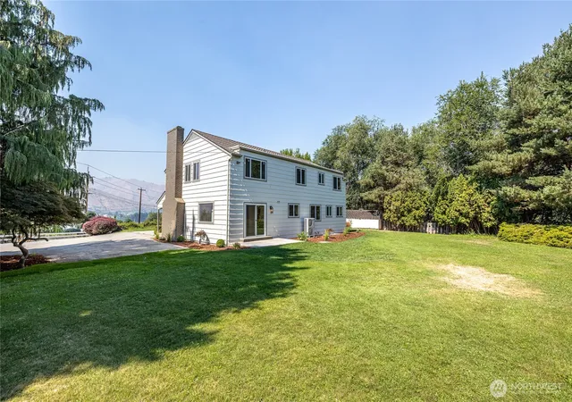 Photo 3 of Contingent at 2328 Easy St, Wenatchee, WA 98801 | MLS# NWM2562272 | Listing updated on 2026-09-23