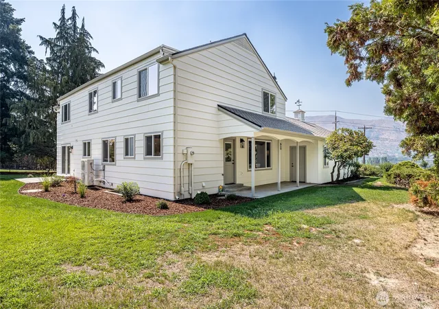 Photo 4 of Single family home for sale at 2328 Easy St, Wenatchee, WA 98801 | MLS# NWM2562272 | Listing updated on 2026-09-23