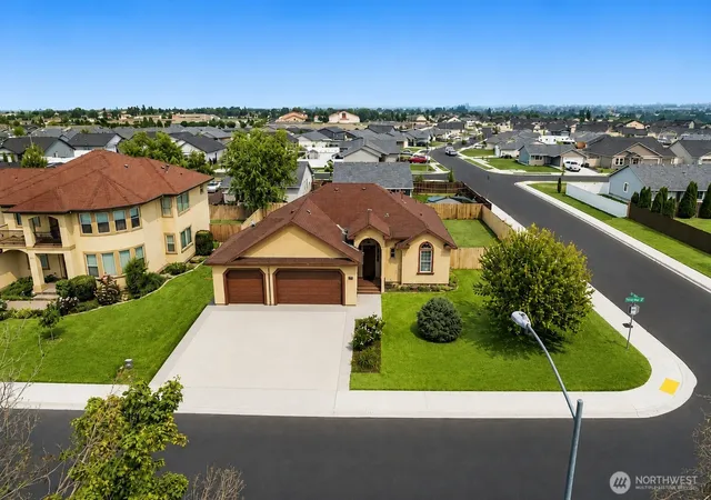 Photo 1 of Single family home for sale at 333 N Crestview, Moses Lake, WA 98837 | MLS# NWM2562294 | Listing updated on 2026-09-22