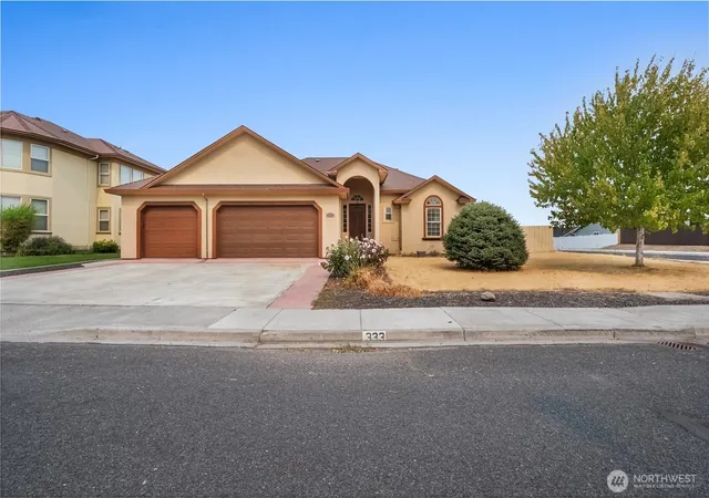 Photo 2 of Single family home for sale at 333 N Crestview, Moses Lake, WA 98837 | MLS# NWM2562294 | Listing updated on 2026-09-22