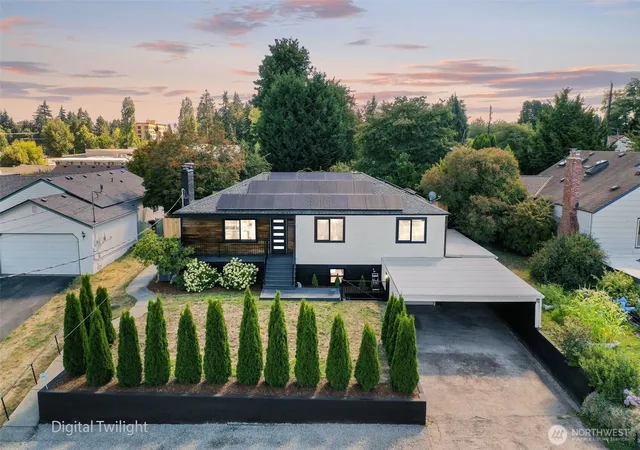 Photo 2 of Sale Pending at 2819 Louise Ave W, University Place, WA 98466 | MLS# NWM2562302 | Listing updated on 2026-09-22